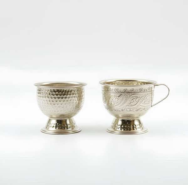 Mugs en cuivre ciselé et martelé